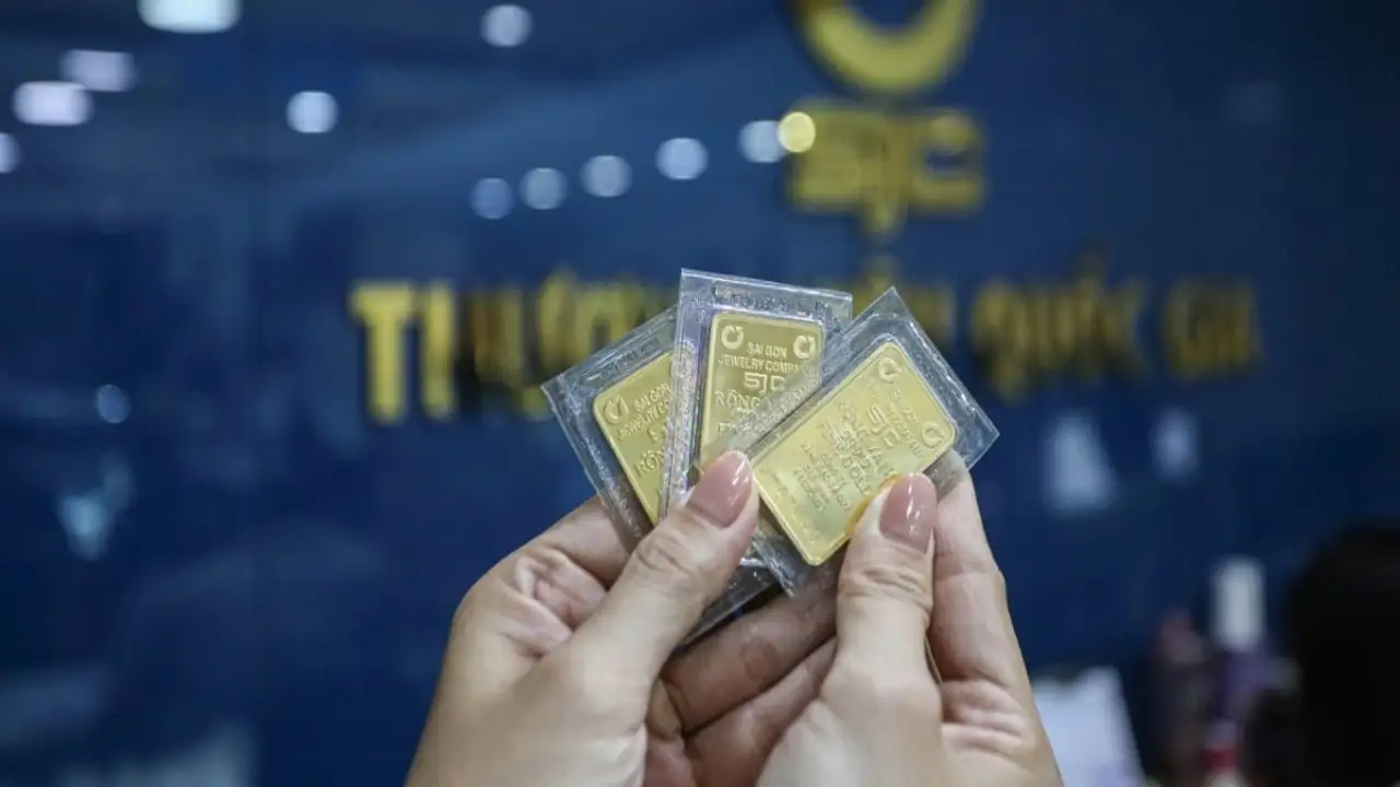 سعر سبيكة ذهبية من SJC يصل إلى 150 مليون دونغ فيتنامي.